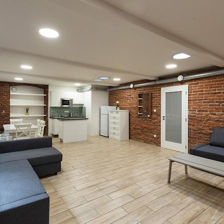 Spacious Apartment In Quiet Courtyard Near Charles Bridge Πράγα Εξωτερικό φωτογραφία
